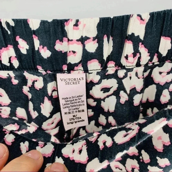 Victoria’s Secret LONG cheetah leopard print pants - Picture 4 of 9